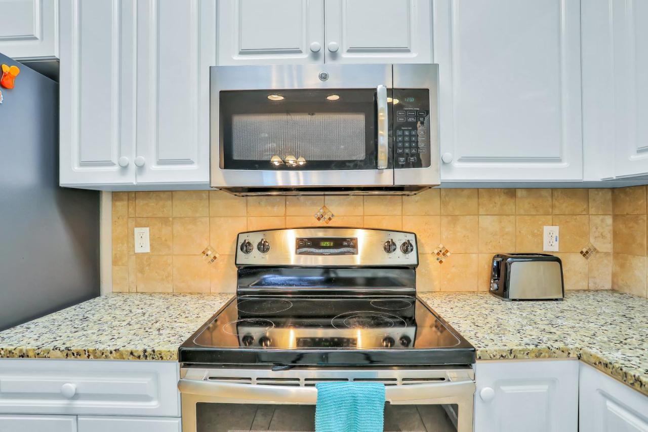 Oceanwalk Condos Bethune Beach Екстериор снимка