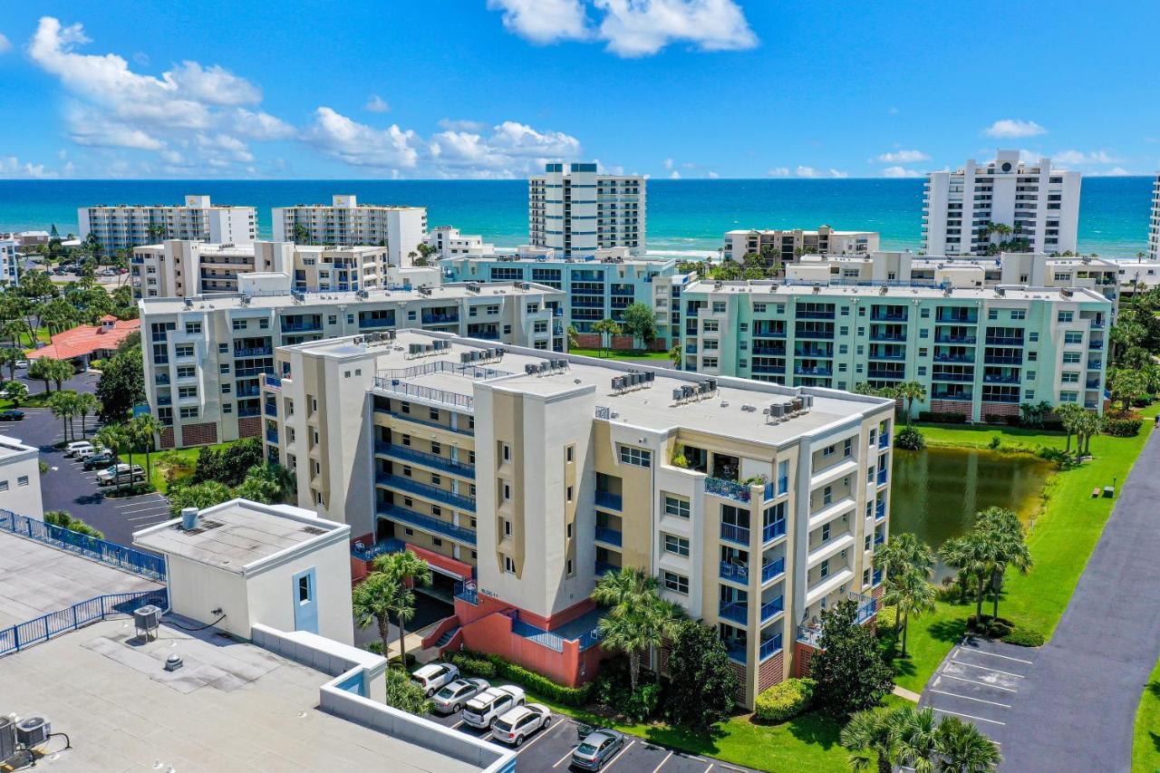 Oceanwalk Condos Bethune Beach Екстериор снимка