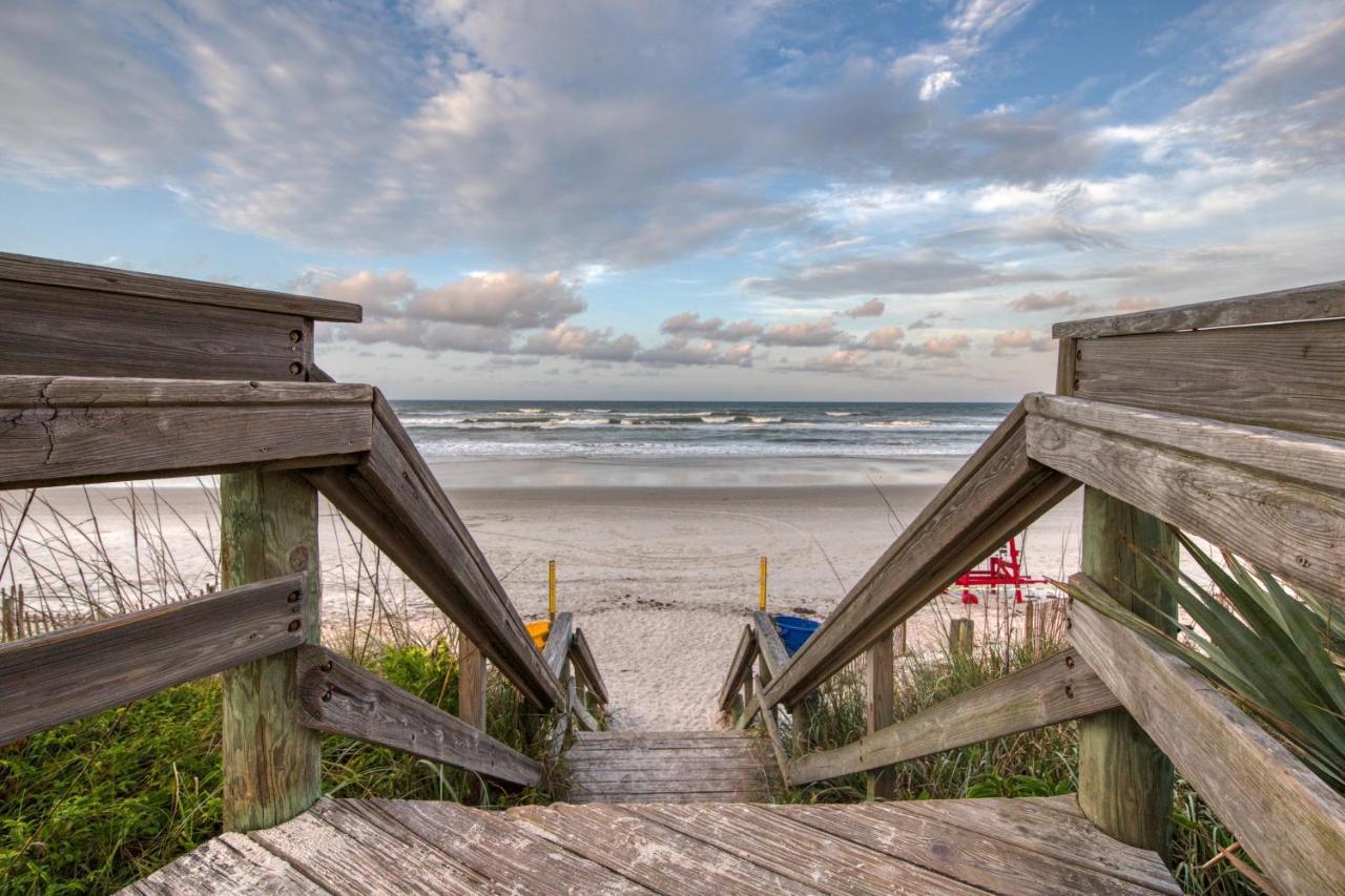 Oceanwalk Condos Bethune Beach Екстериор снимка