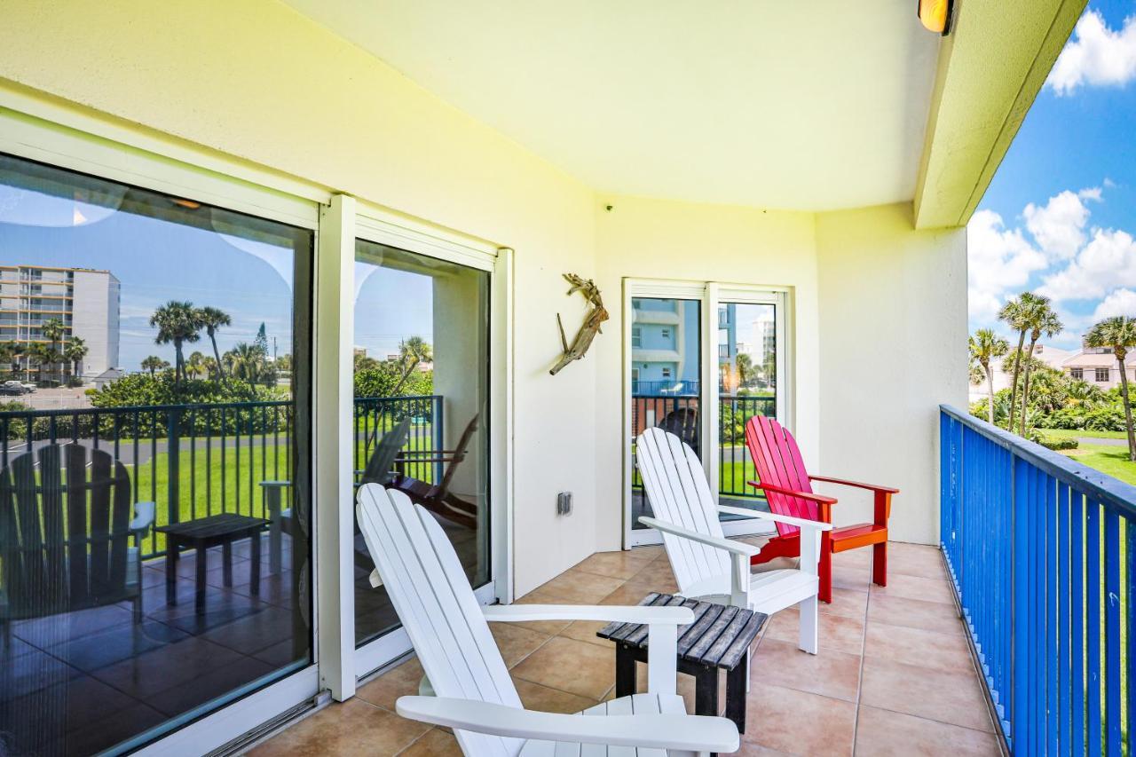 Oceanwalk Condos Bethune Beach Екстериор снимка