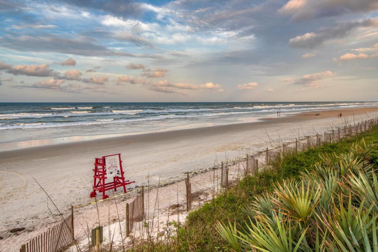 Oceanwalk Condos Bethune Beach Екстериор снимка