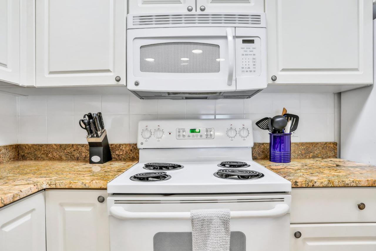 Oceanwalk Condos Bethune Beach Екстериор снимка
