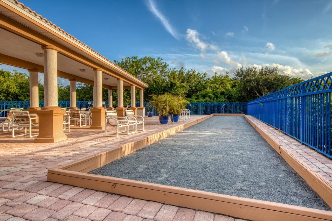 Oceanwalk Condos Bethune Beach Екстериор снимка
