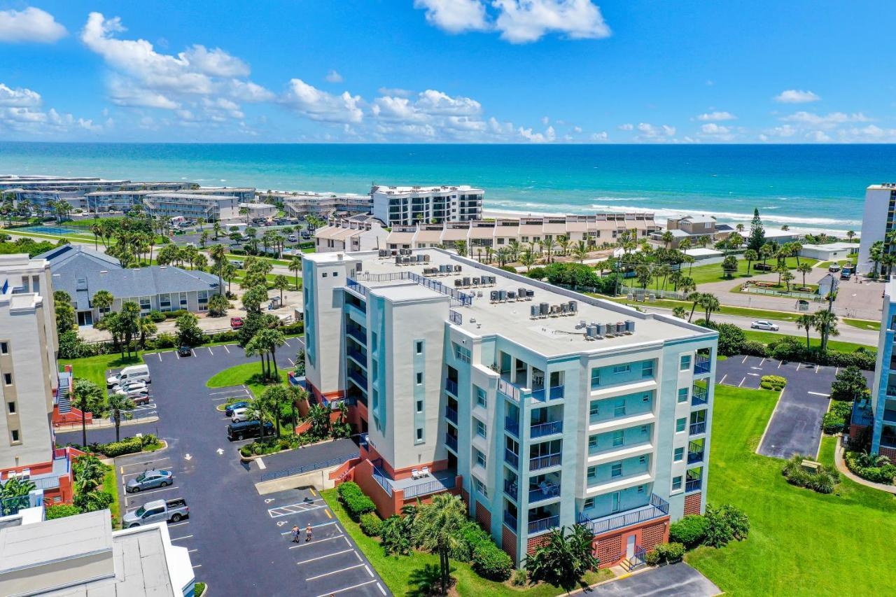 Oceanwalk Condos Bethune Beach Екстериор снимка