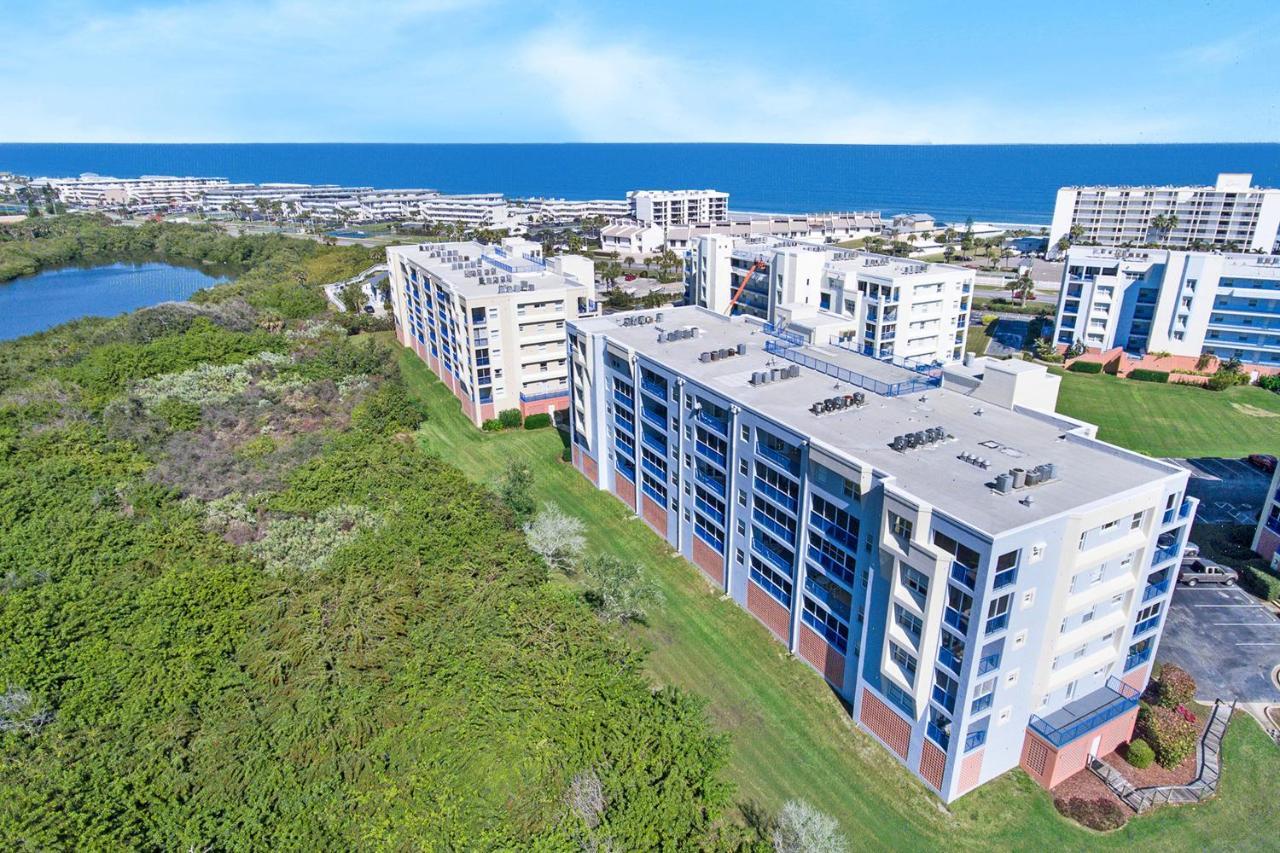 Oceanwalk Condos Bethune Beach Екстериор снимка
