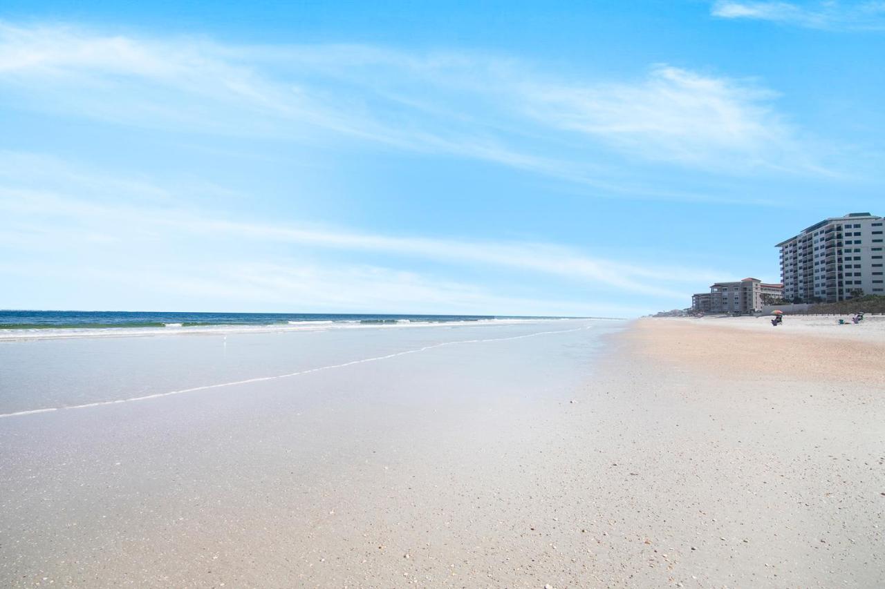 Oceanwalk Condos Bethune Beach Екстериор снимка